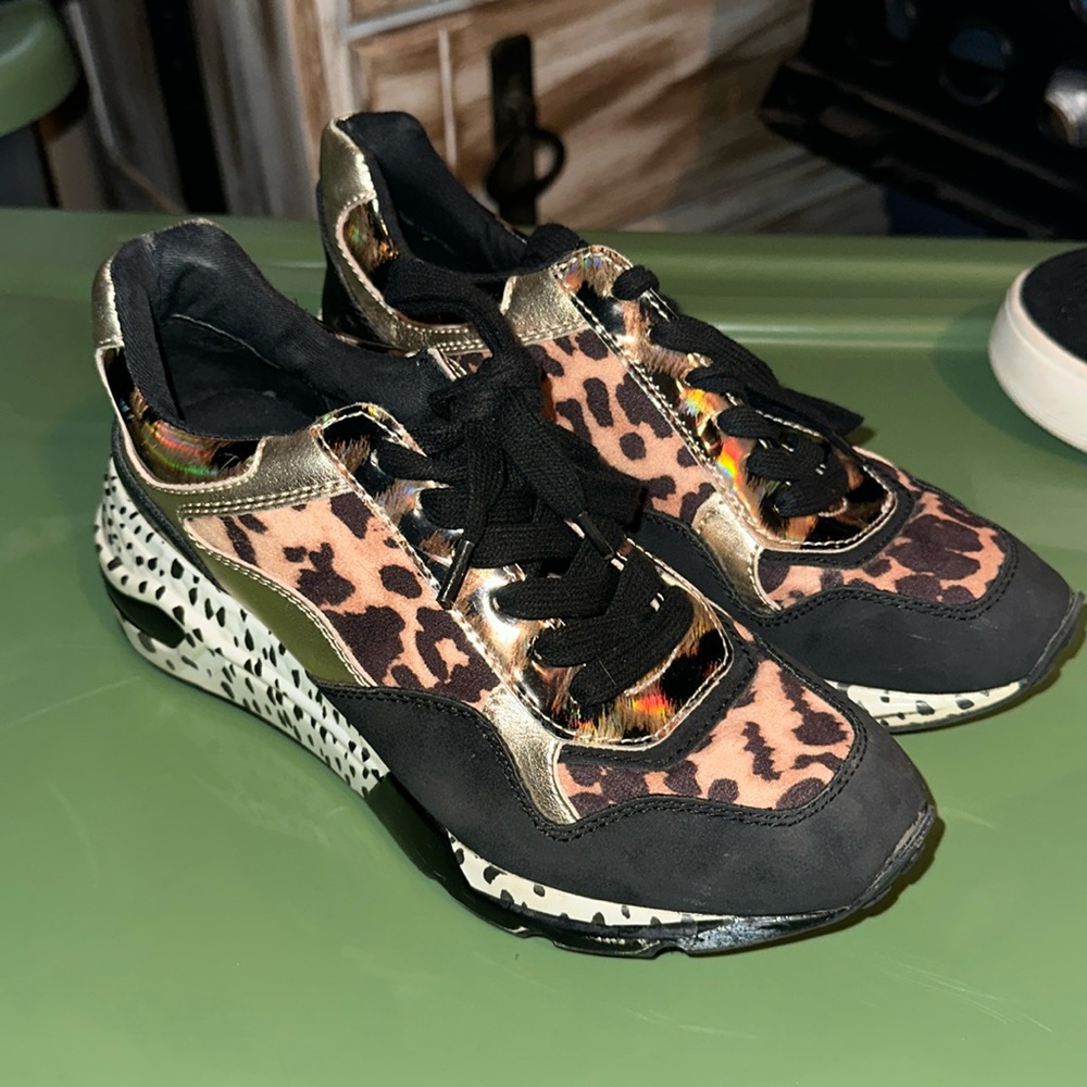 Steve Madden Sneakers - Picture 1 of 5